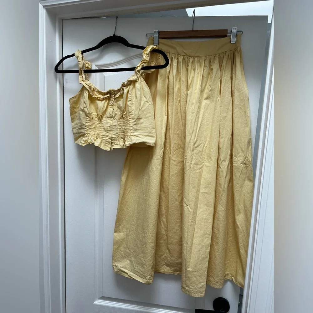 Butter Yellow Set - Picture 2 of 3